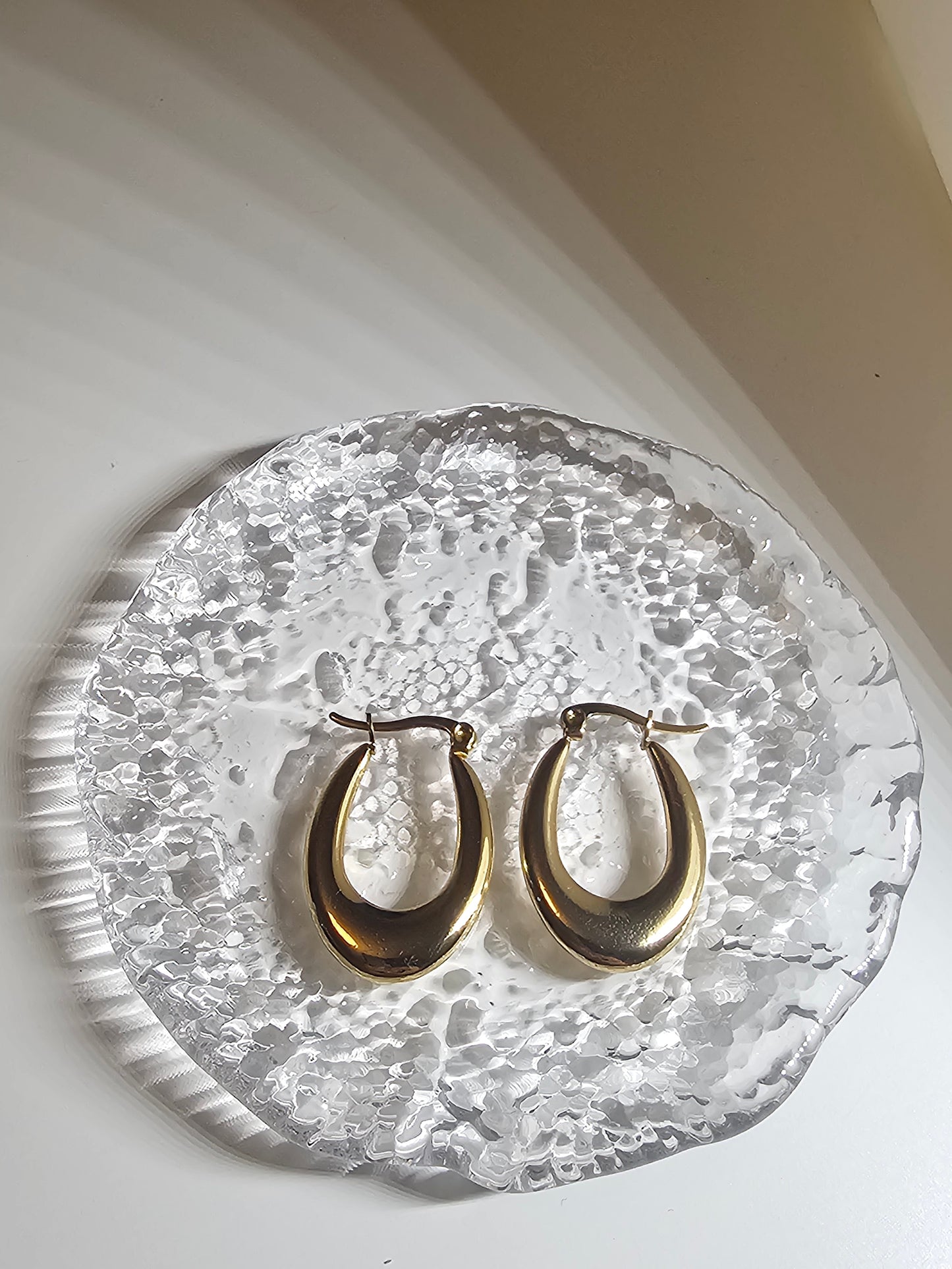Febae Basics - Goldene offene Creolen