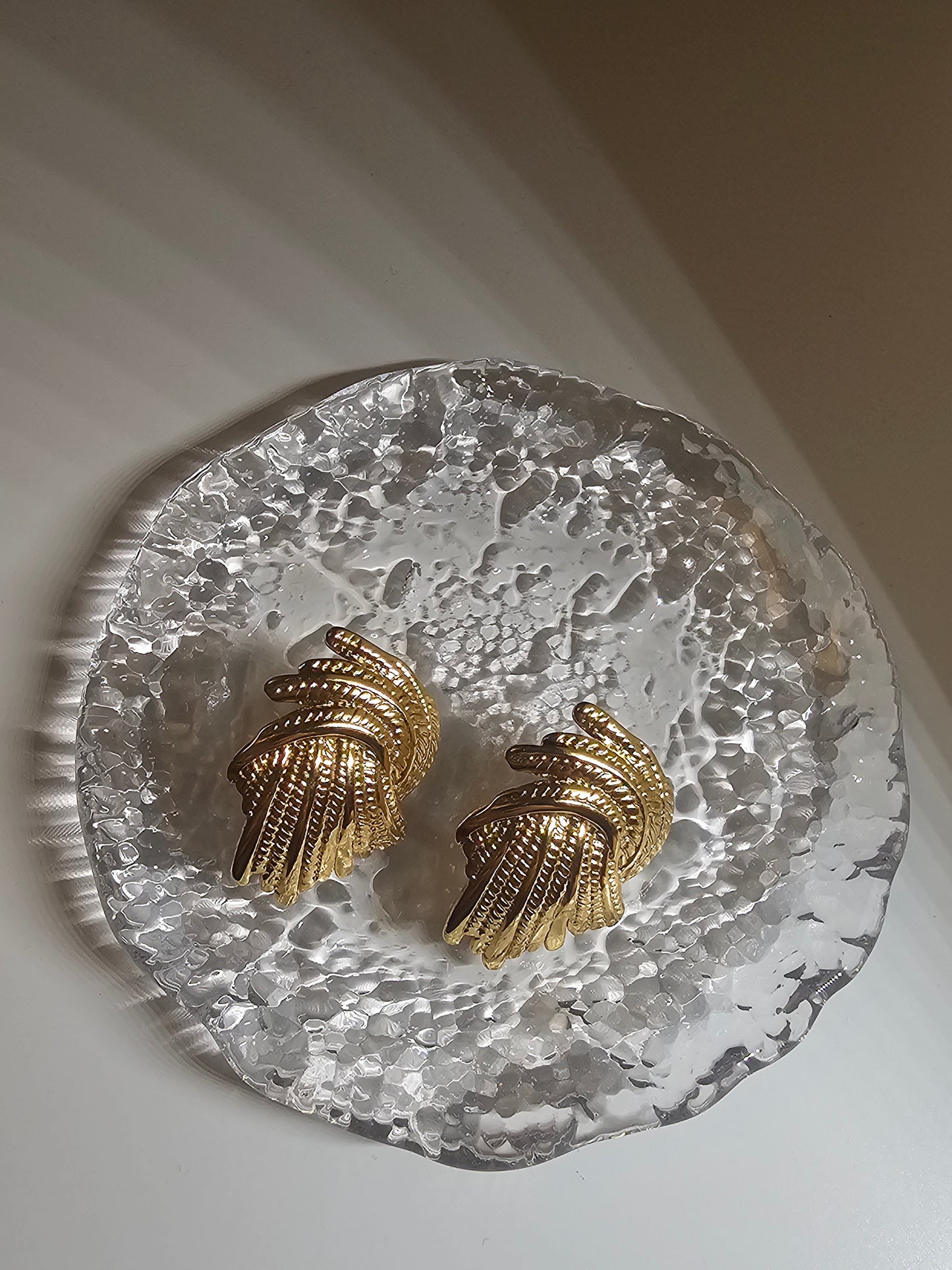 Febae Basics – Strukturierte Ohrstecker mit Blattgold