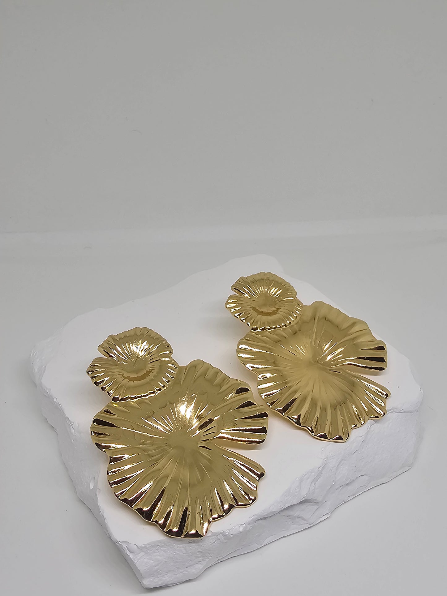 Febae Basics - Goldene Sunburst-Blumenohrringe