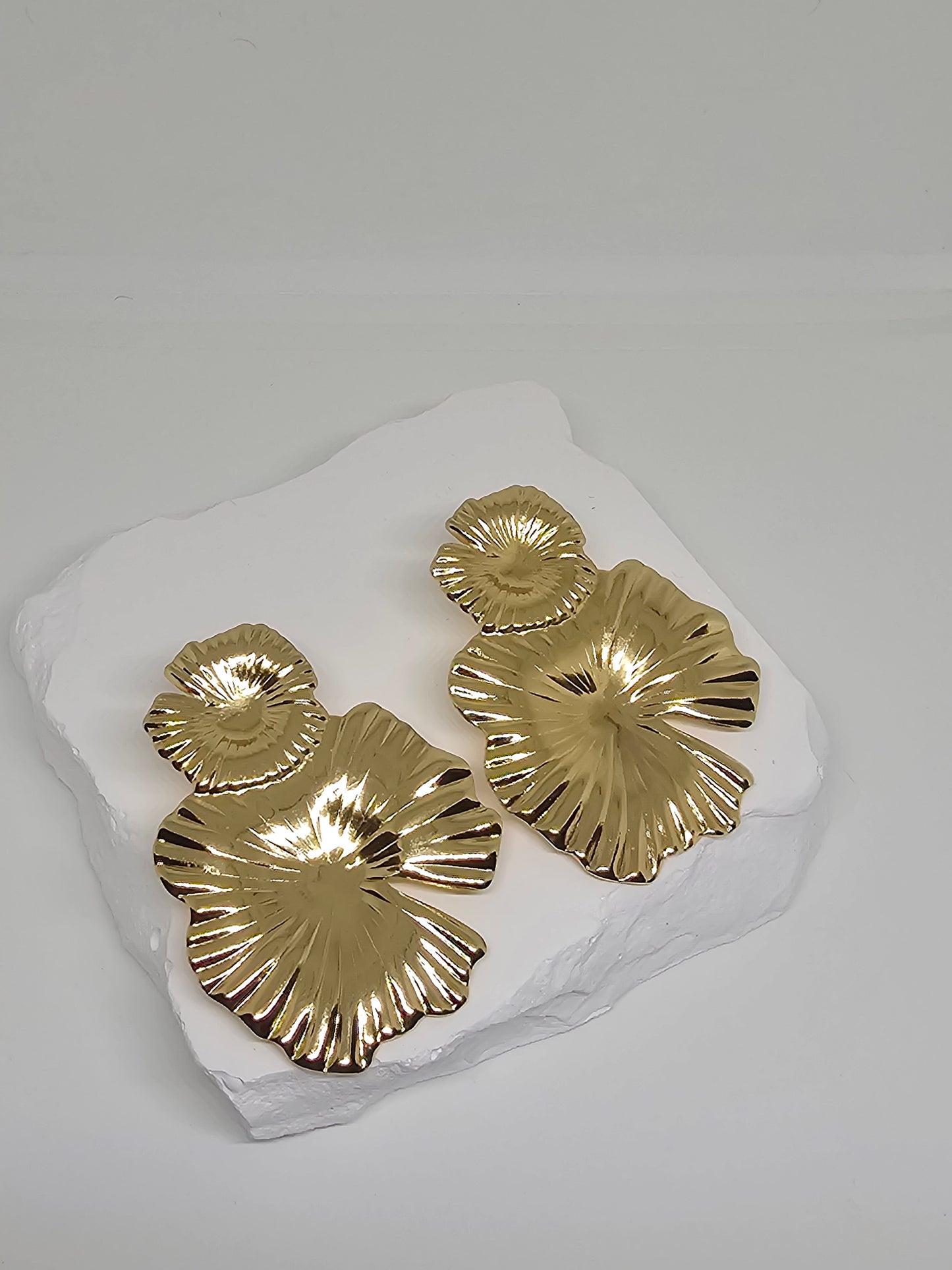 Febae Basics - Goldene Sunburst-Blumenohrringe