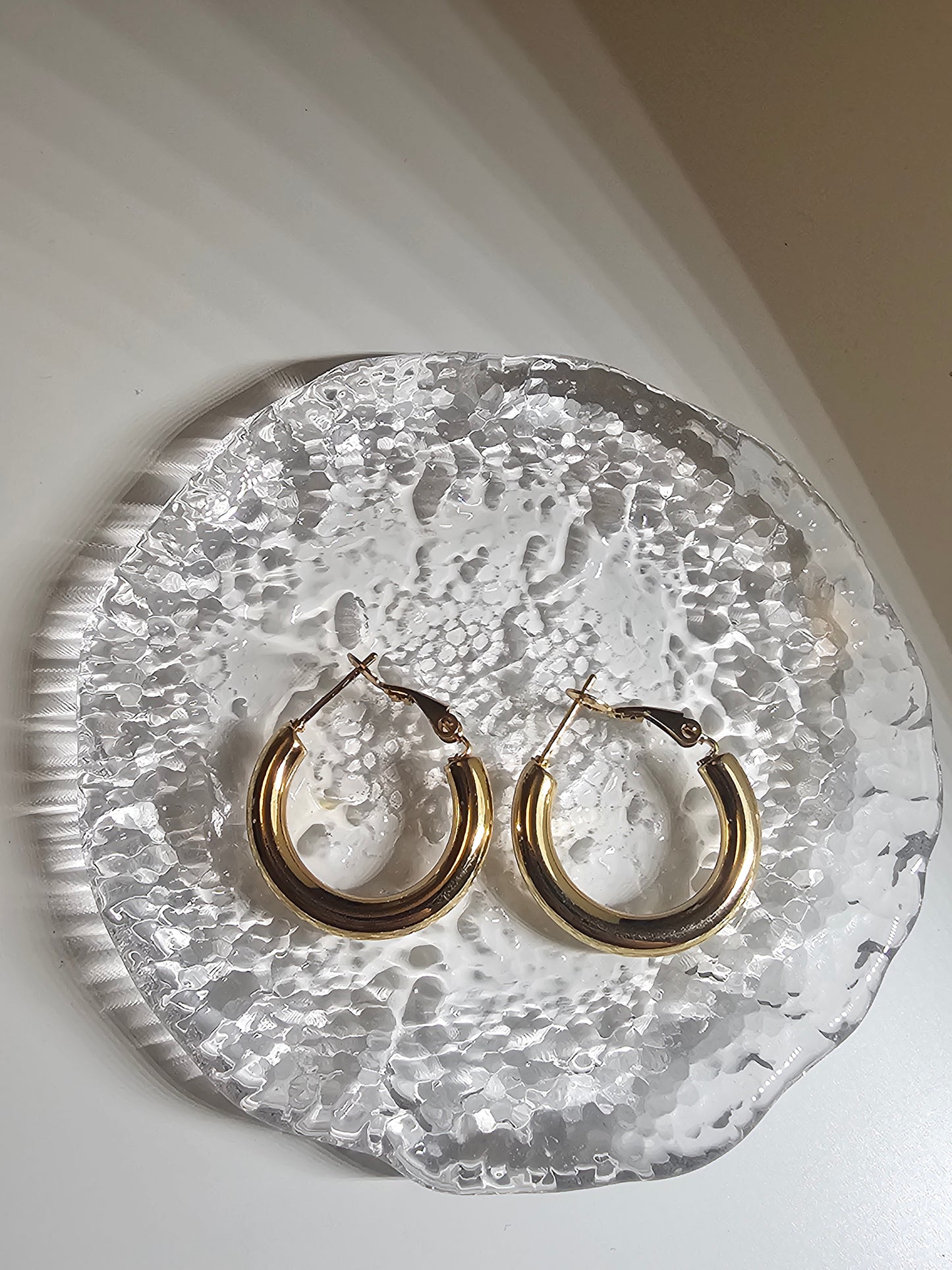 Febae Basics – Goldene Creolen mit kleinem Kreis