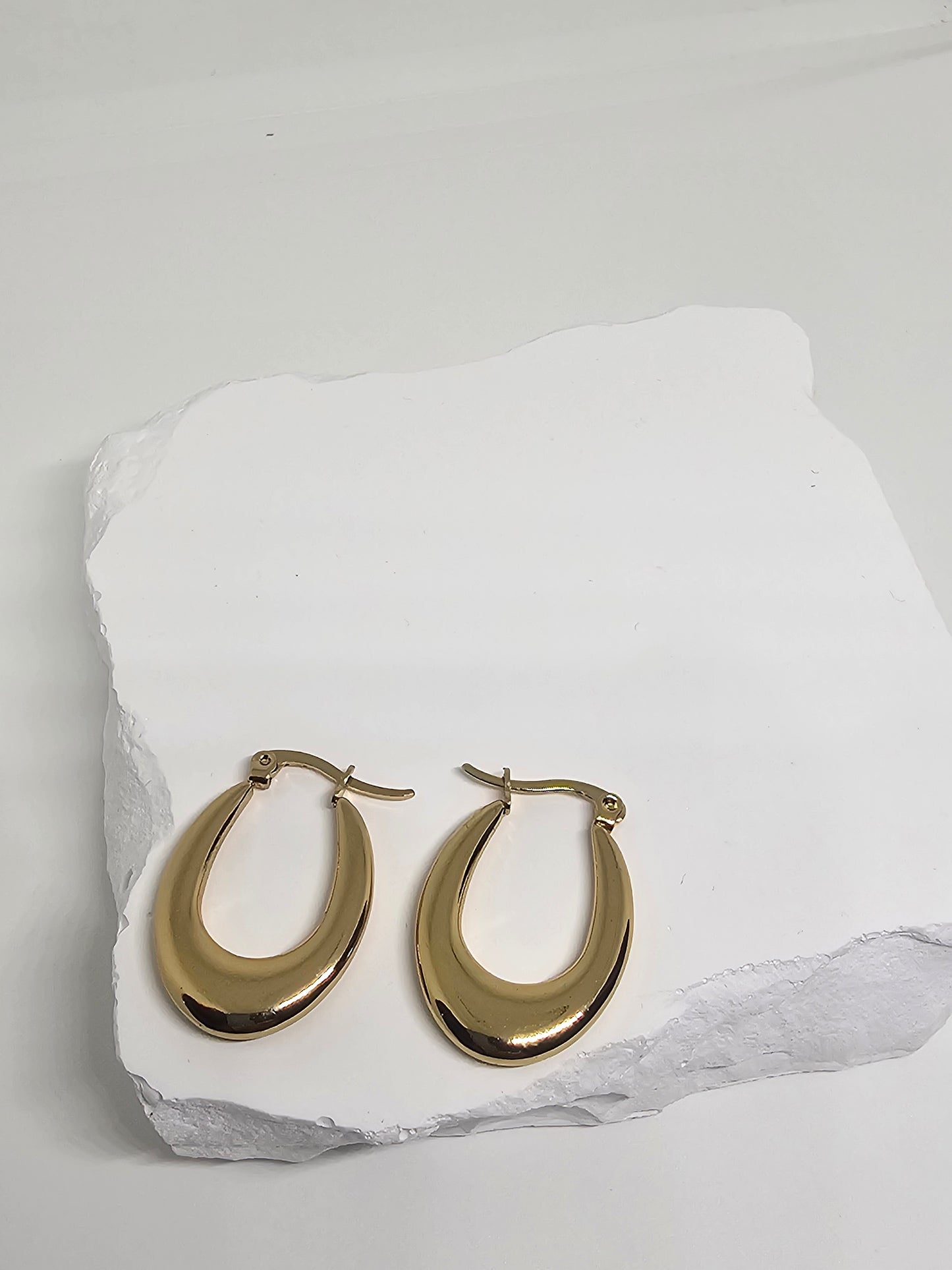 Febae Basics - Goldene offene Creolen