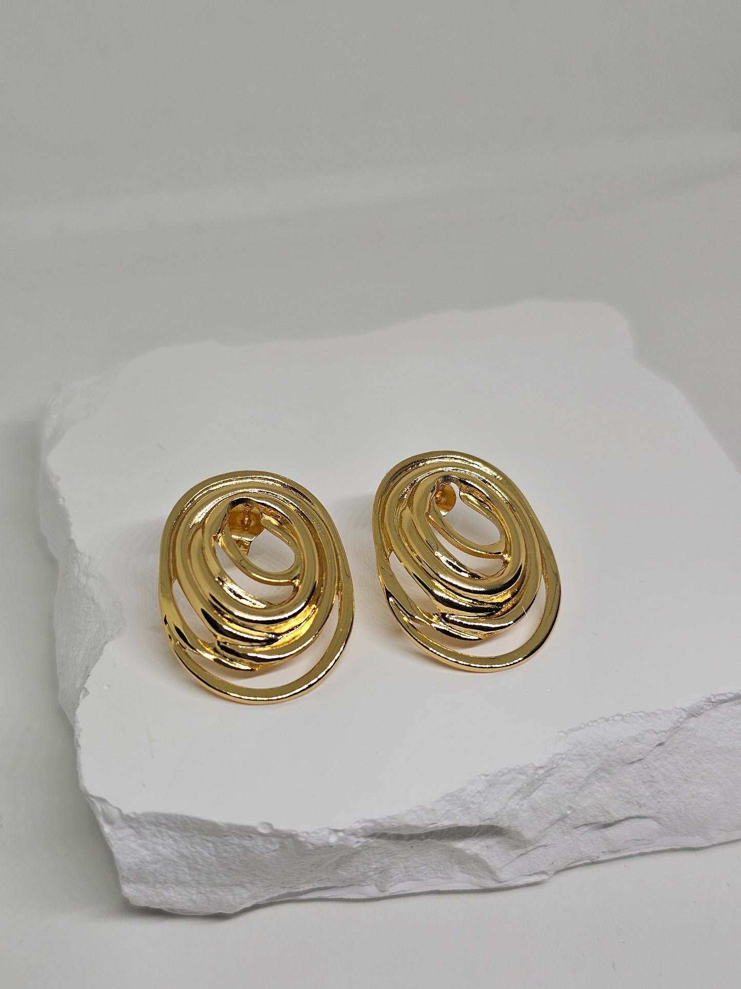 Febae Basics - Goldene ovale Spiralohrringe