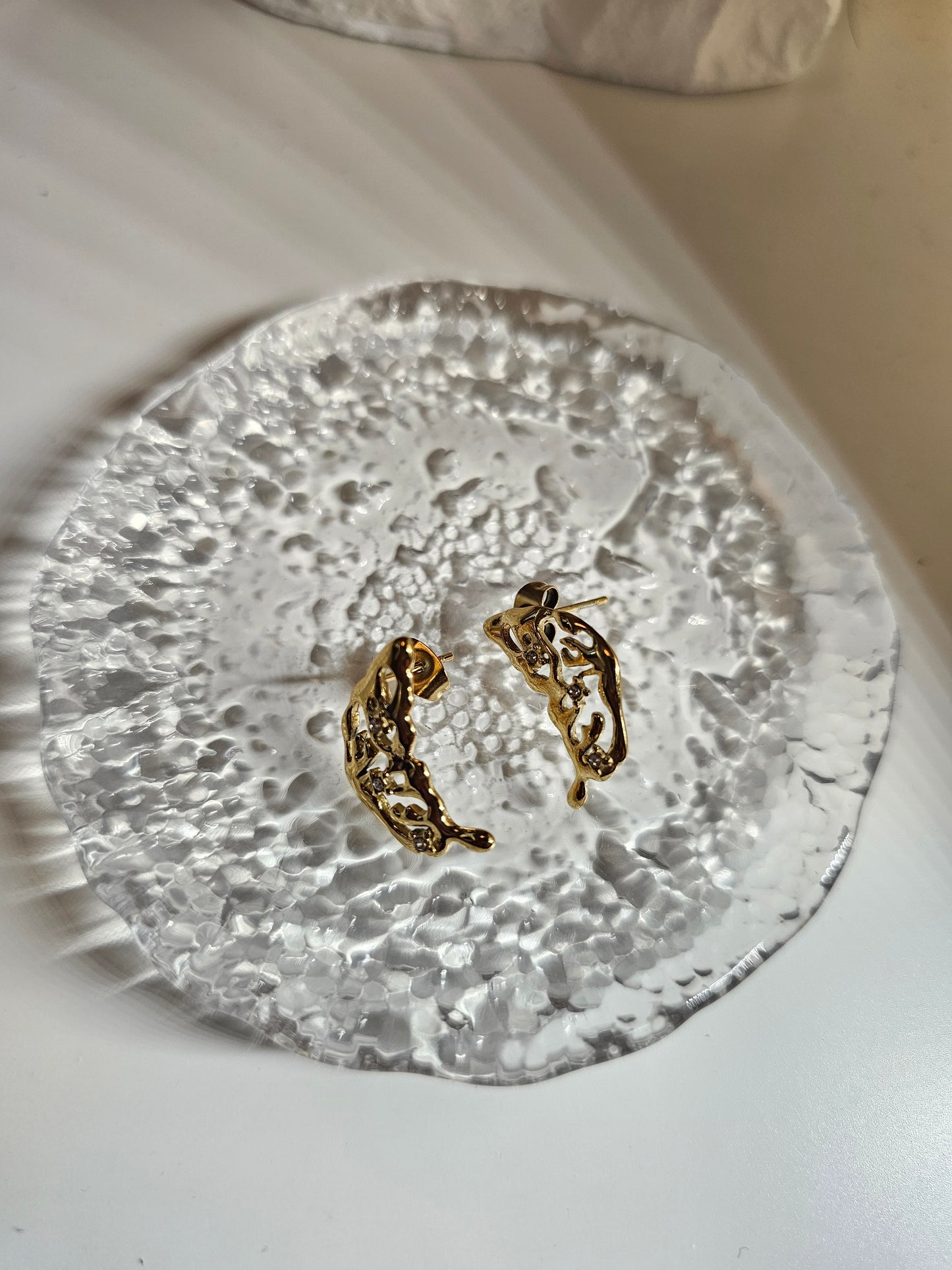 Febae Premium - Goldene Ohrringe mit Schmetterlingsflügeln