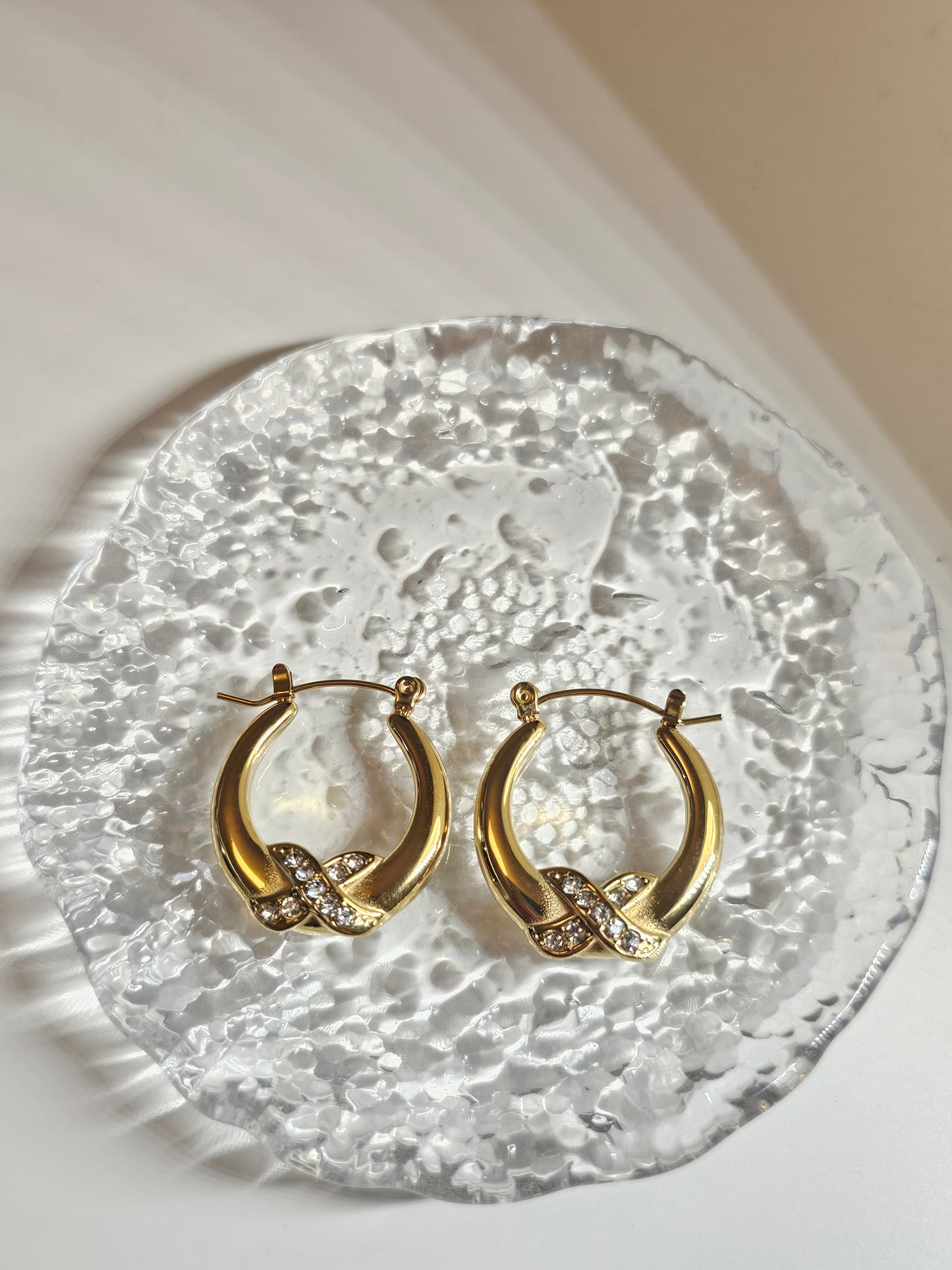 Febae Premium Pavé-Akzent-Creolen in Gold