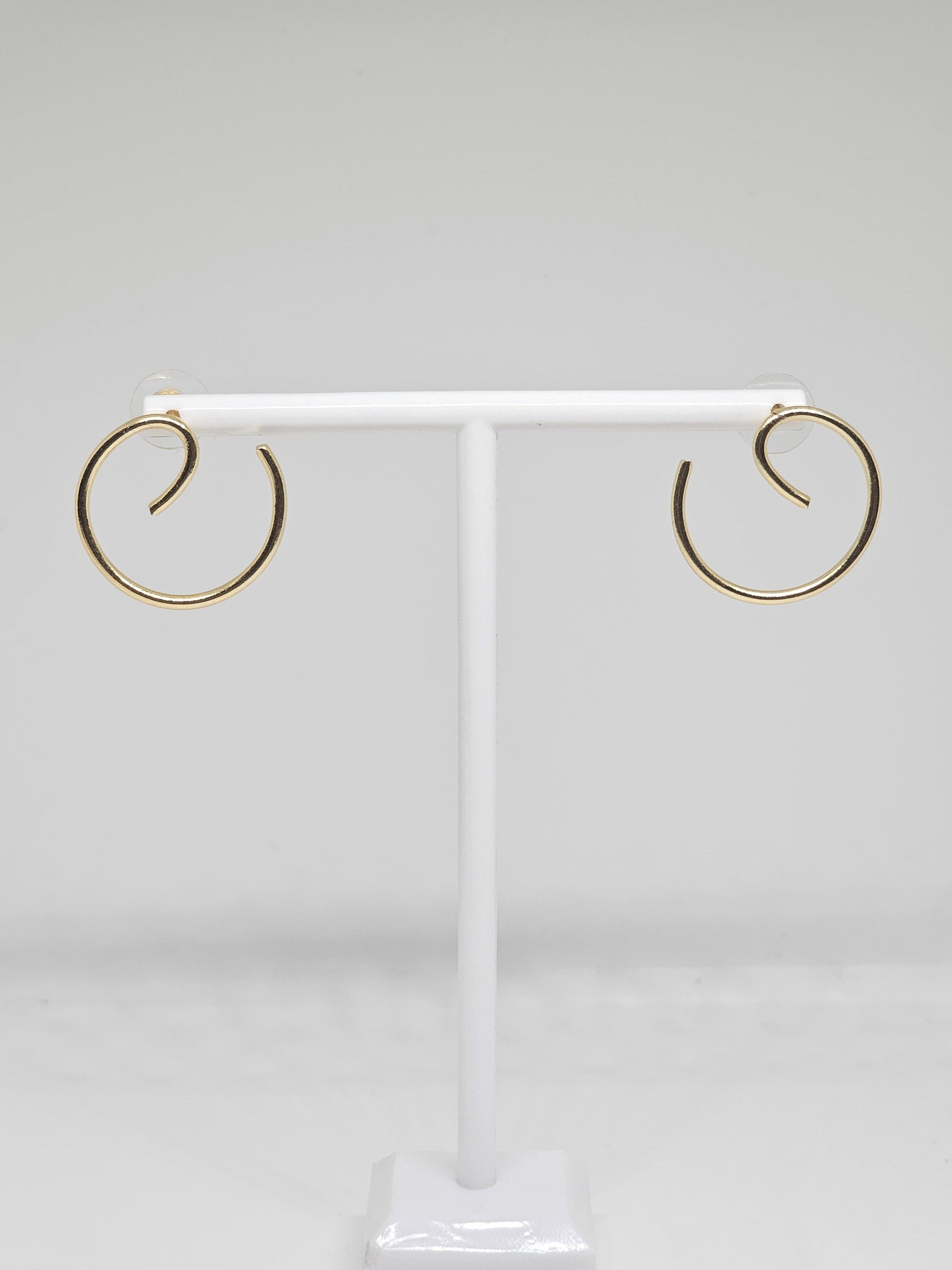 Minimalist Gold Hoop Earrings – Simple Brass Open Circle Design for Everyday Wear, Jewelry for Women, Lightweight and Stylish Accessories