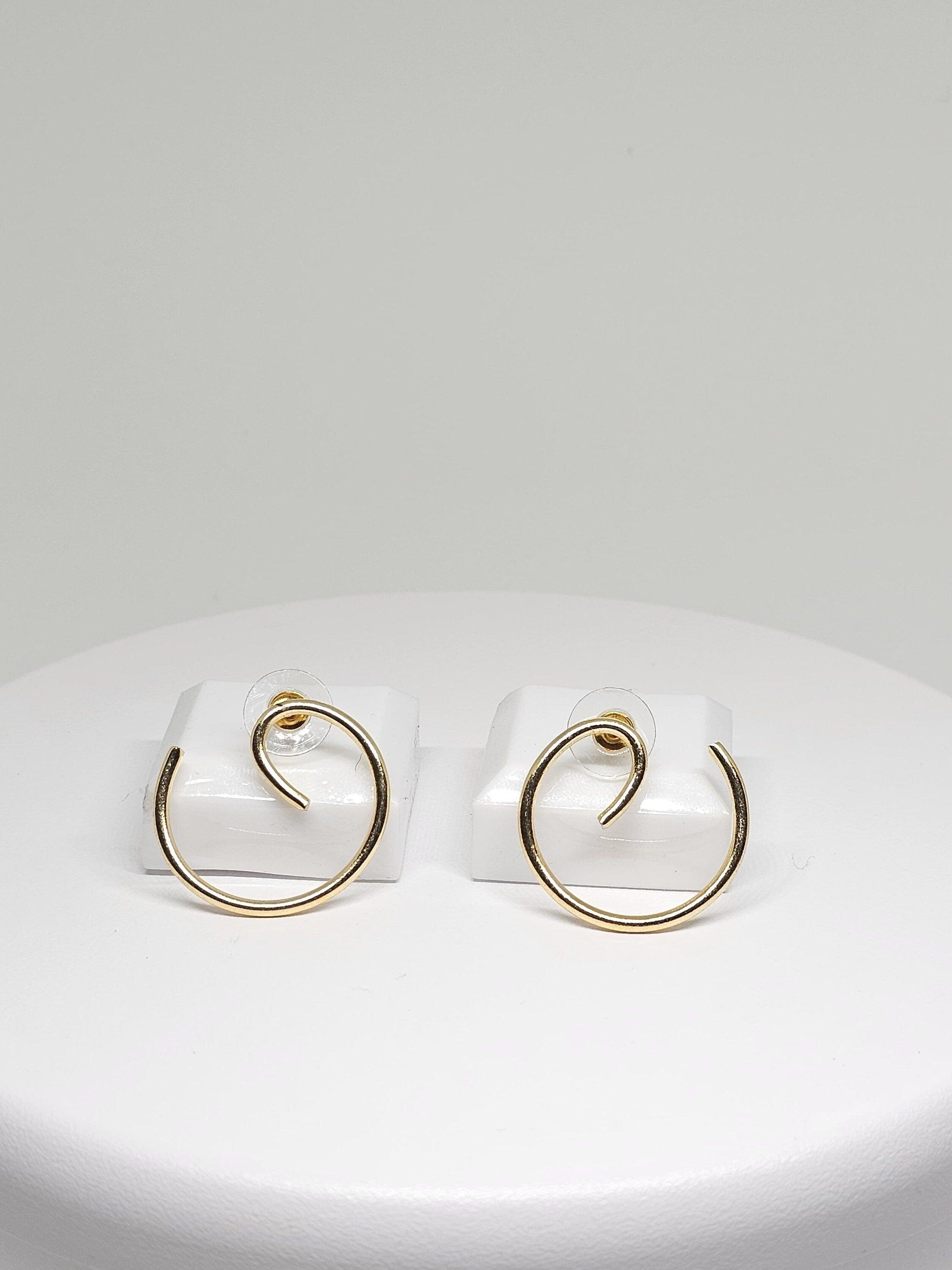 Minimalist Gold Hoop Earrings – Simple Brass Open Circle Design for Everyday Wear, Jewelry for Women, Lightweight and Stylish Accessories