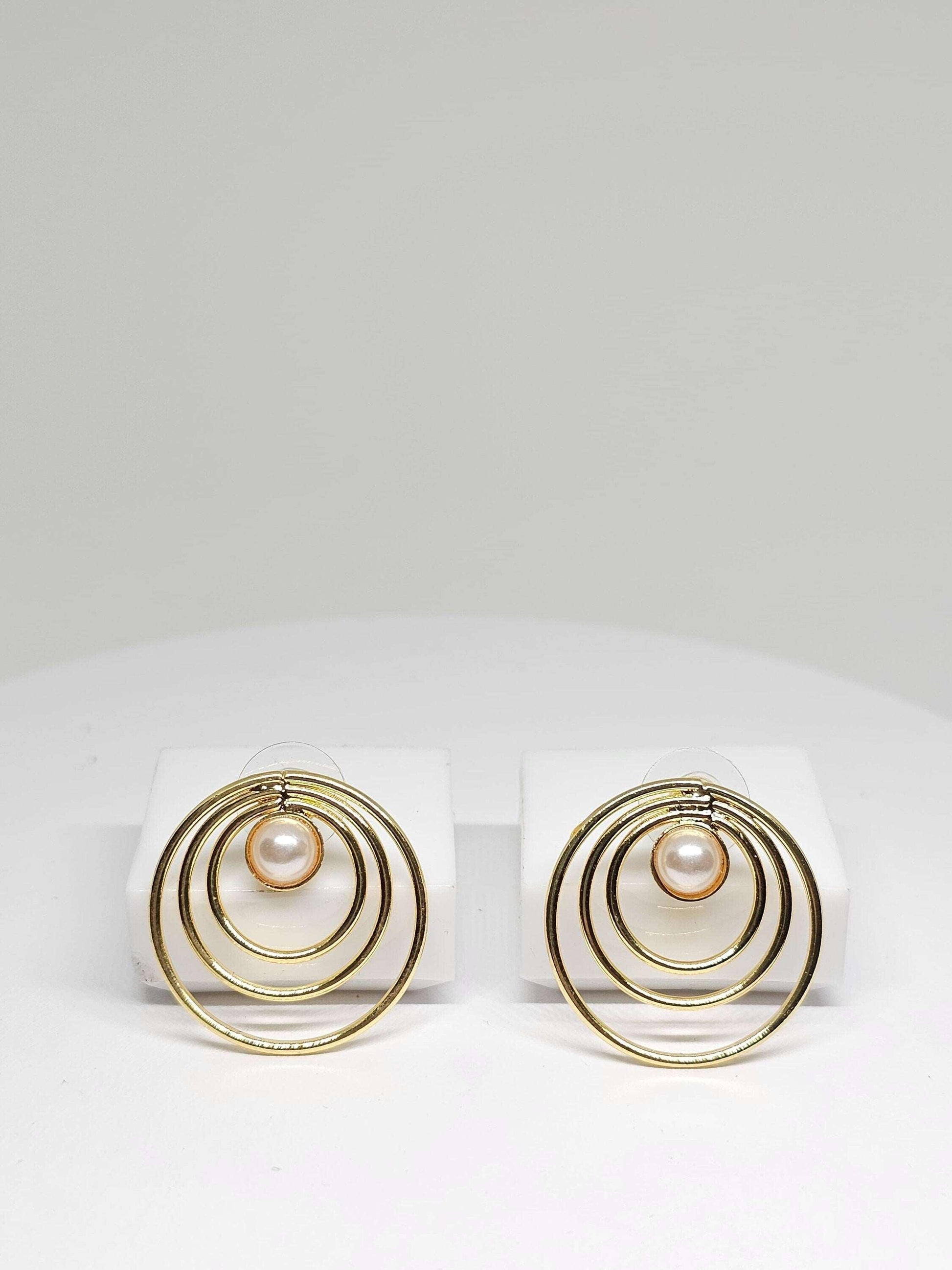 Modern Concentric Circular Design Gold Hoop Earrings