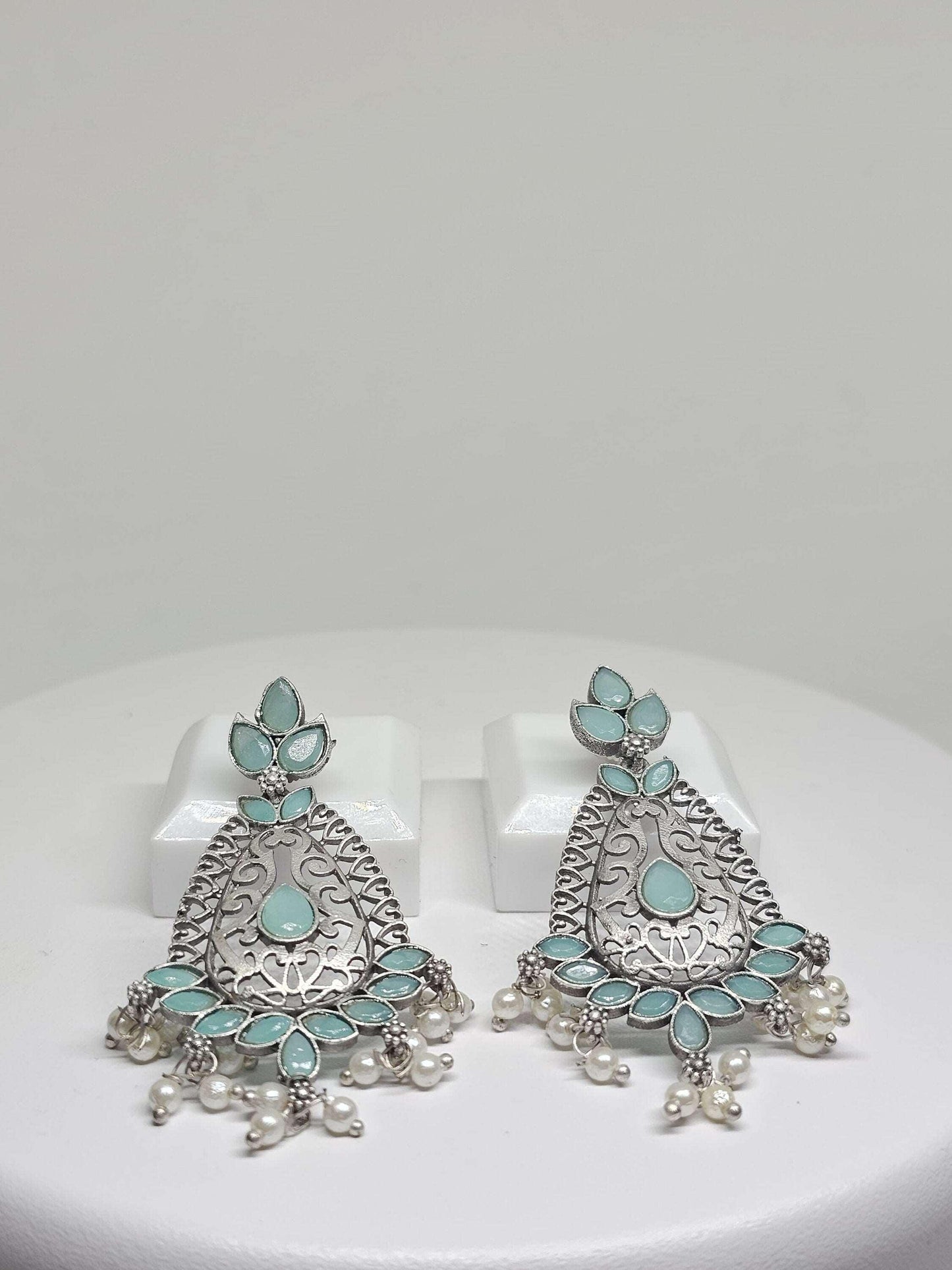 Traditional and modern blended earrings with turquoise stones and pearl details
