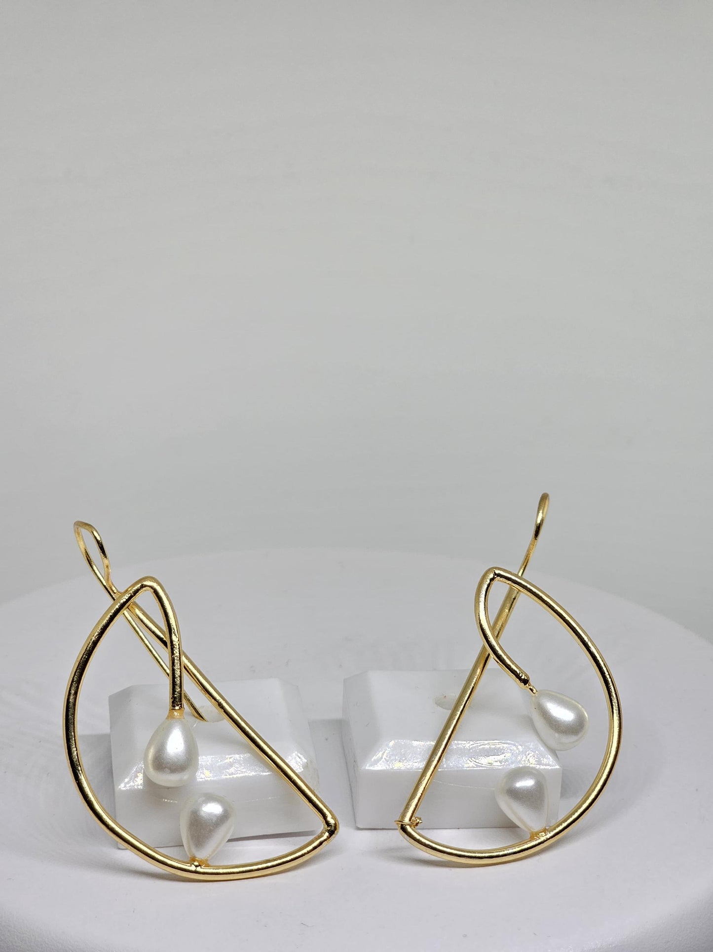 Minimalist hook earrings with white pearls