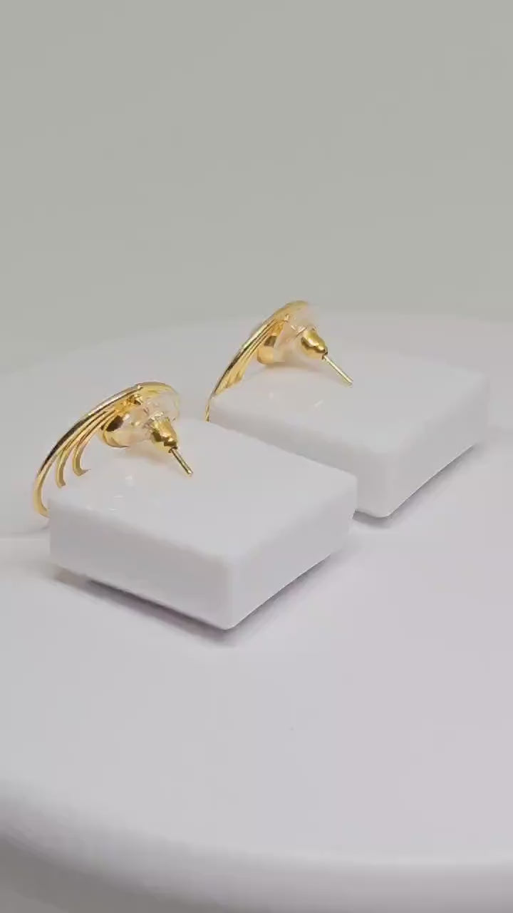 Elegant Gold-Plated Hoop Earrings with Lustrous Pearl Accent – Modern Concentric Circular Design for Special Occasions and Everyday Glamour