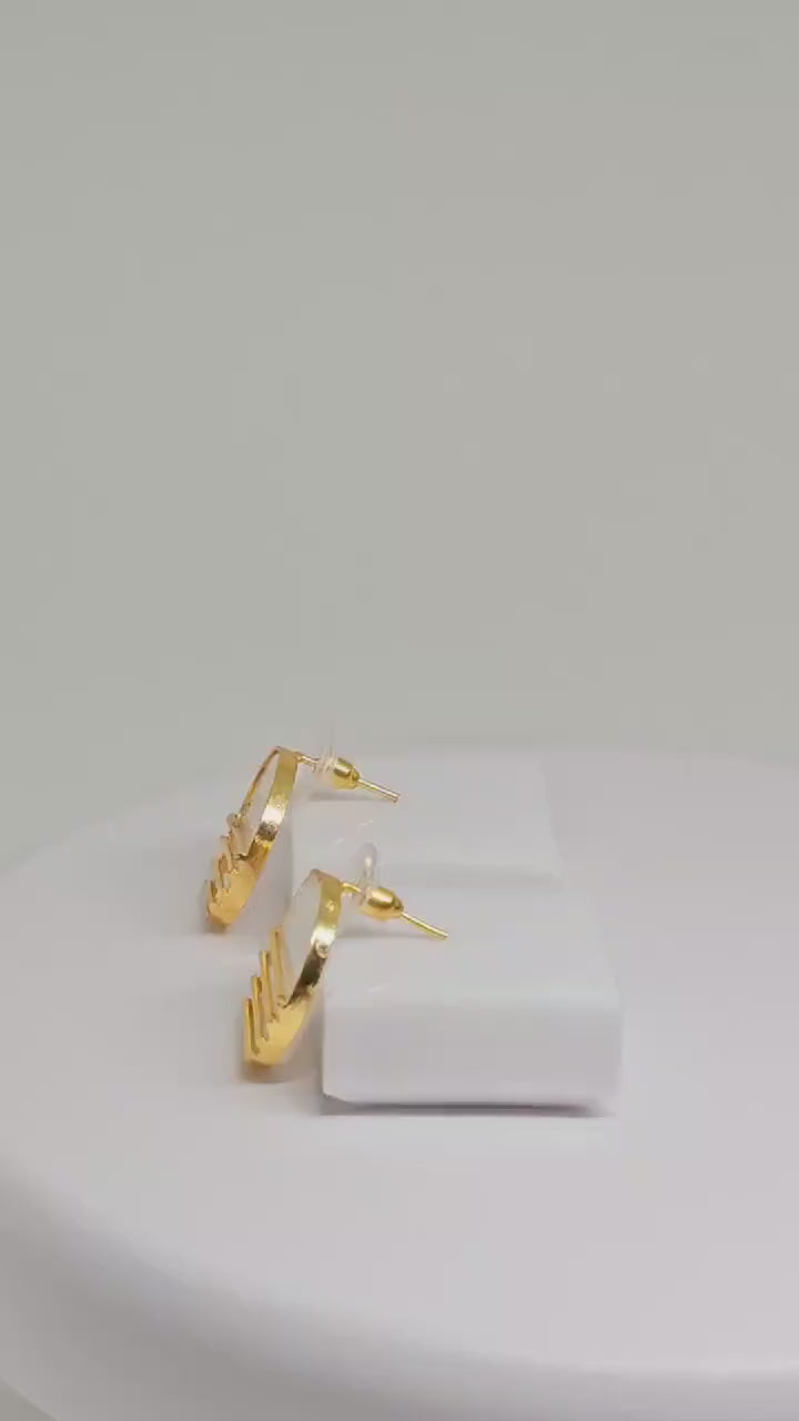Minimalist Round Pearl Stud Earrings - Gold-Plated Mother of Pearl Jewelry - Modern Everyday Accessories for Women - Brass Stone Earrings